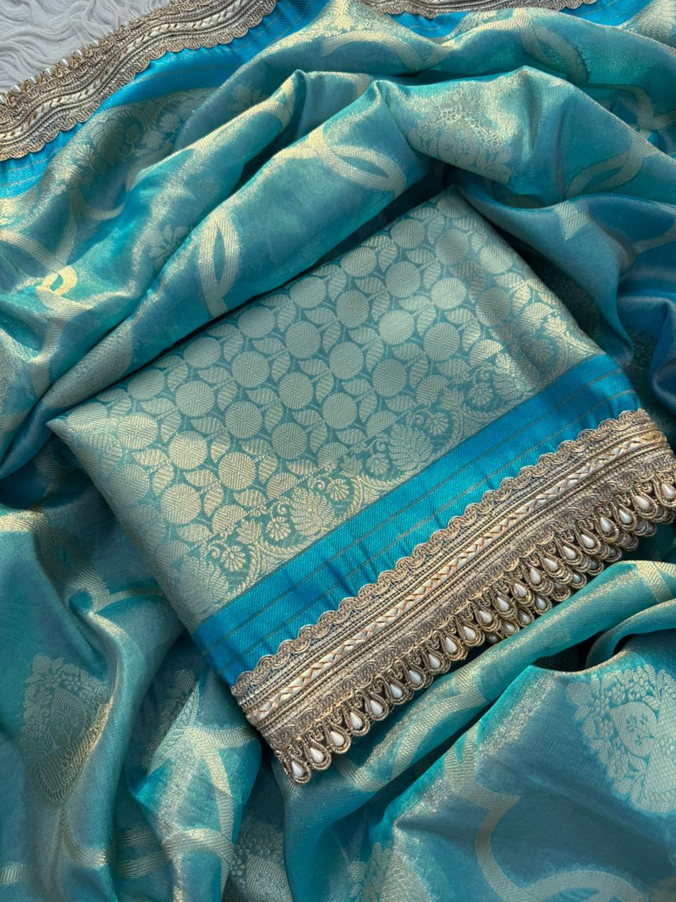 Anika's Tissue Motif saree - Blue - Image 4