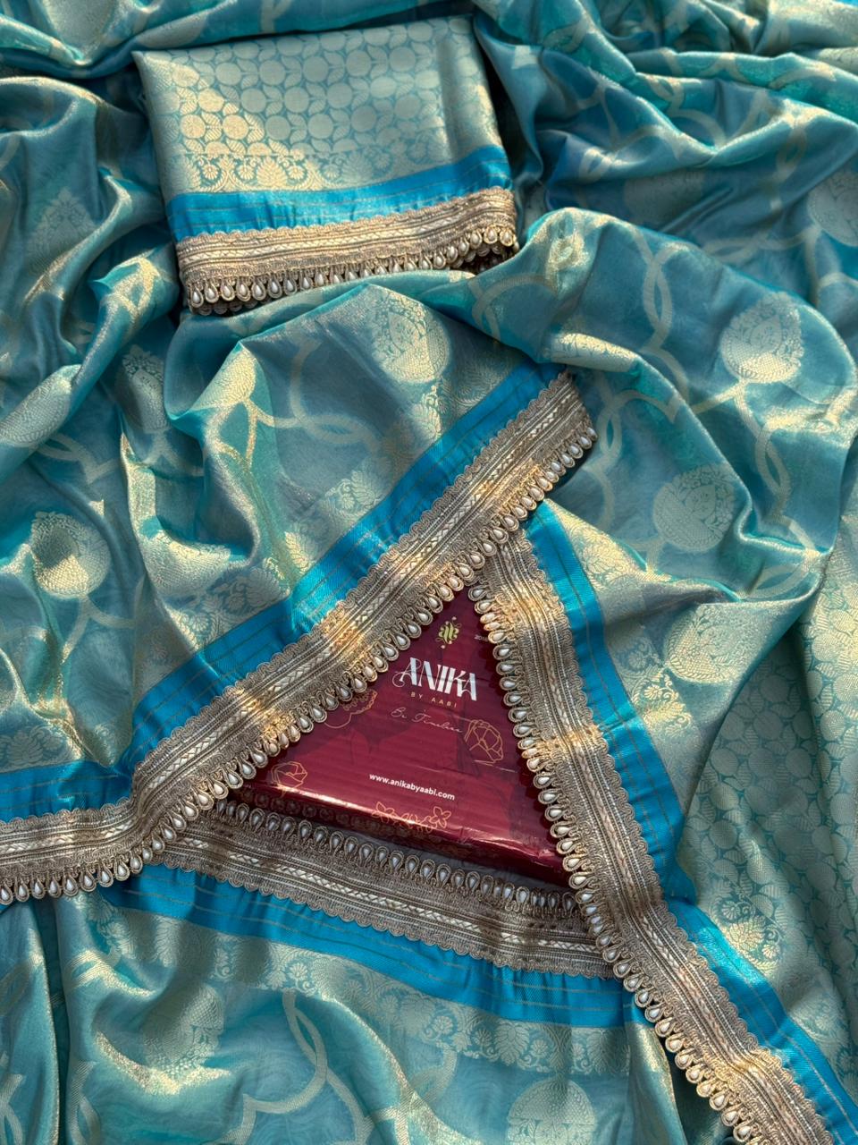 Anika's Tissue Motif saree - Blue - Image 8