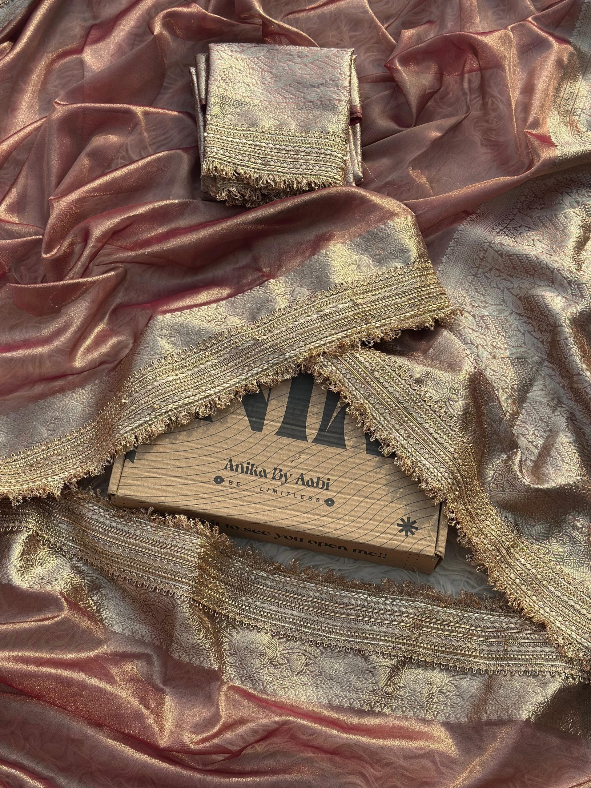 TISSUE LUXE-BRONZED GLOW SAREE - Image 3